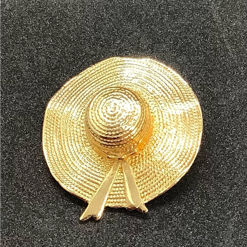 Vintage Michelle Lynn Gold Tone Sunhat Brooch Classic Summer Style 🌞